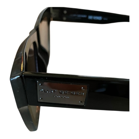 Kurt Geiger Black Cat-Eye Sunglasses with Green Mirrored Lenses. Case included - Picture 5 of 8
